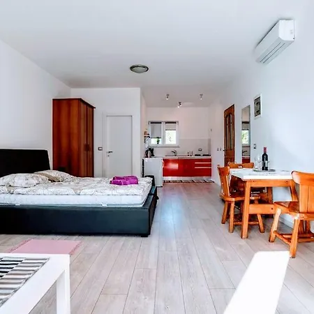Holiday Apartments Mediterraneo Funtana Exterior photo