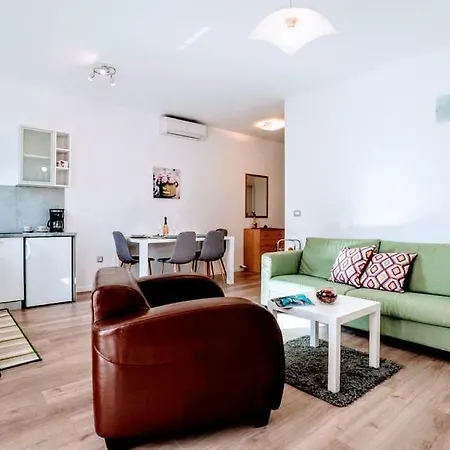 Holiday Apartments Mediterraneo Funtana Exterior photo