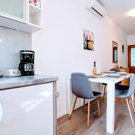 Holiday Apartments Mediterraneo Funtana Exterior photo
