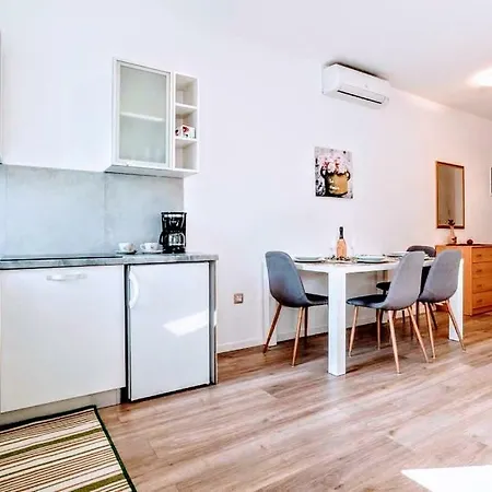 Holiday Apartments Mediterraneo Funtana Exterior photo